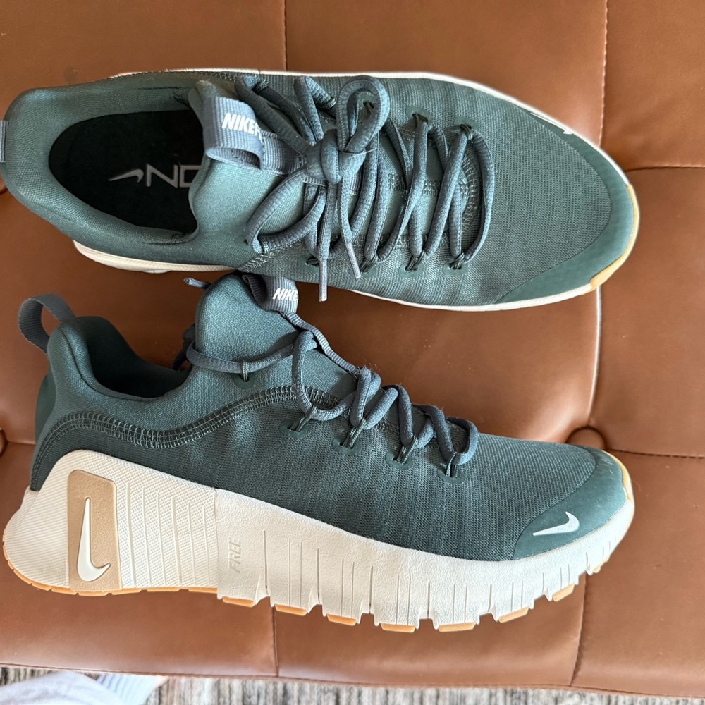 Forest Green Metcon size 10 women’s